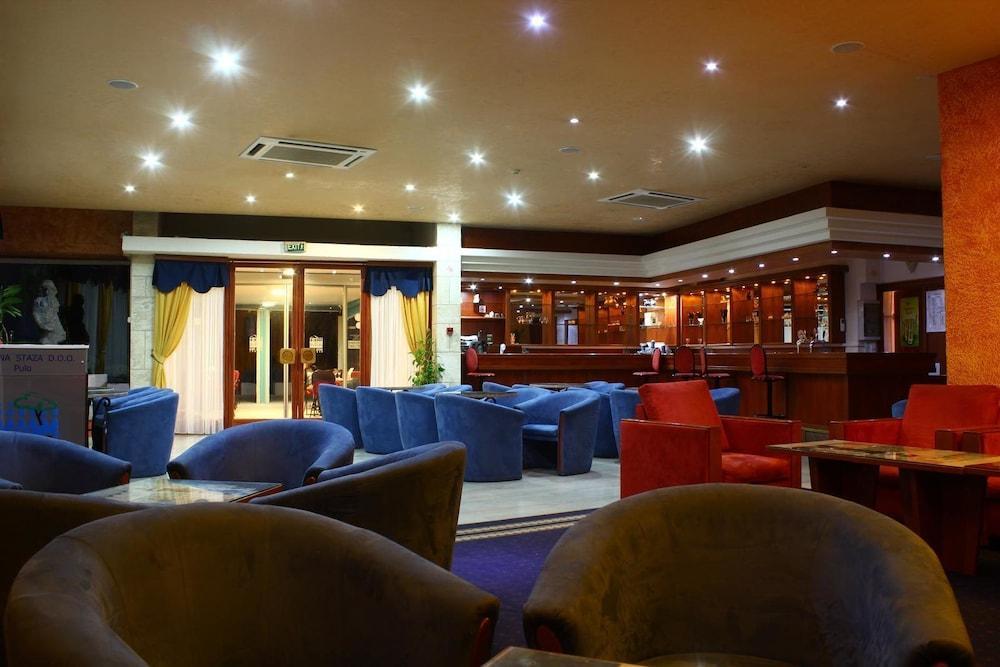 Hotel Pula Exterior photo